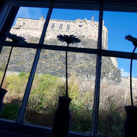 Joivy Unique Old Town Stay Under Edinburgh Castle Exterior foto