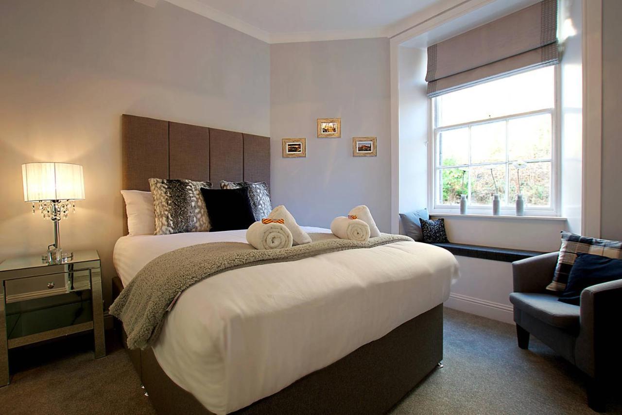 Joivy Unique Old Town Stay Under Edinburgh Castle Exterior foto
